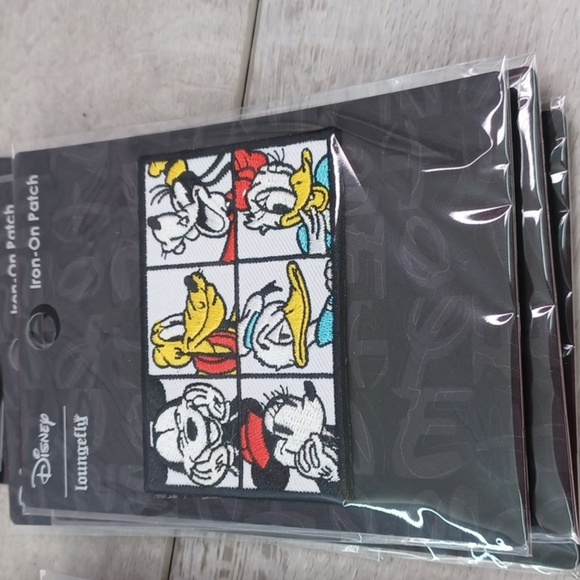 Loungefly 25 Pack Count Disney Iron On Patches  NIP - Picture 2 of 13